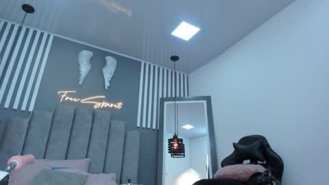 valen online show from December 15, 2024, 7:53 pm