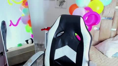 sofi smith online show from March 1, 2025, 7:37 pm