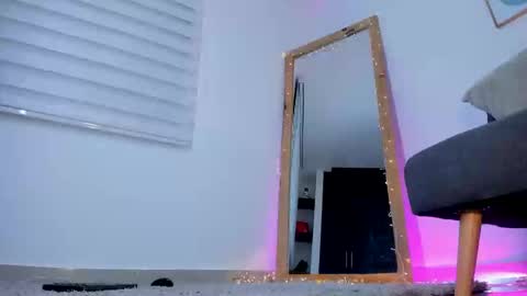 Sofi smith   online show from February 22, 2025, 1:55 am