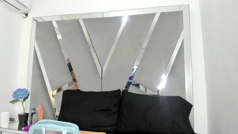 SOFIA online show from February 9, 2025, 9:17 pm