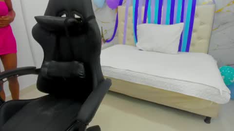 sofia_echeverri online show from April 15, 2026, 12:12 pm