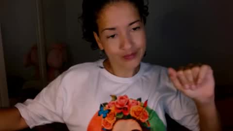 Sofia  online show from November 25, 2025, 10:21 pm