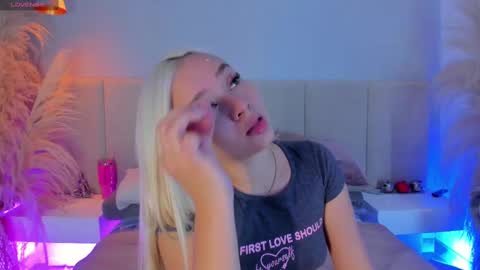 SOFIA PAMELA online show from September 19, 2025, 7:25 pm
