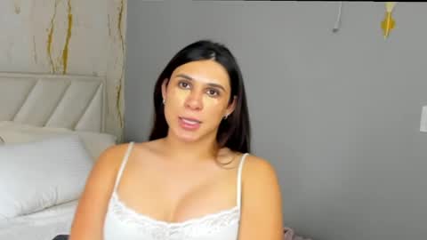sofia_rivers_ online show from February 28, 2025, 9:23 pm
