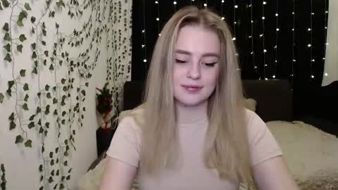 sofia_rosemary online show from January 19, 2025, 2:28 pm