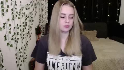 sofia_rosemary online show from January 25, 2025, 12:05 pm