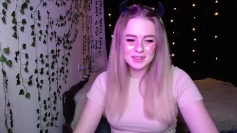 sofia_rosemary online show from March 11, 2025, 3:02 pm