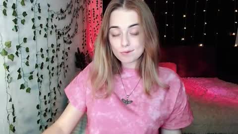 sofia_rosemary online show from October 8, 2025, 2:04 pm