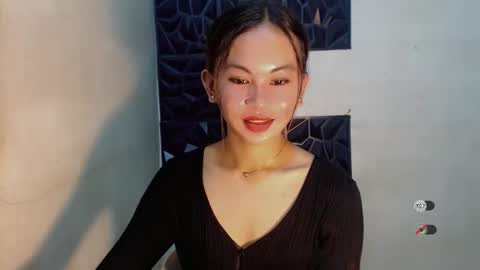 sofia_sweetheart18 online show from November 8, 2025, 12:05 pm