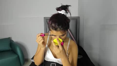 Sofa online show from September 27, 2025, 11:59 am