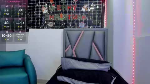 Sofa online show from December 4, 2025, 12:14 pm