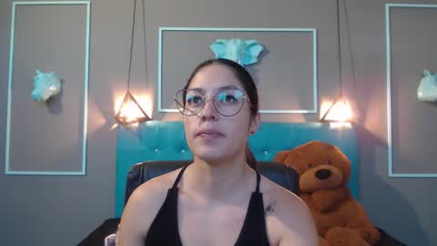 Sofa online show from November 7, 2025, 11:10 am