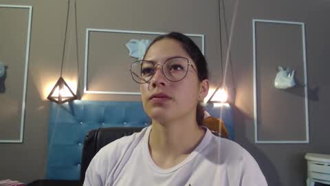 Sofa online show from November 25, 2025, 10:59 am