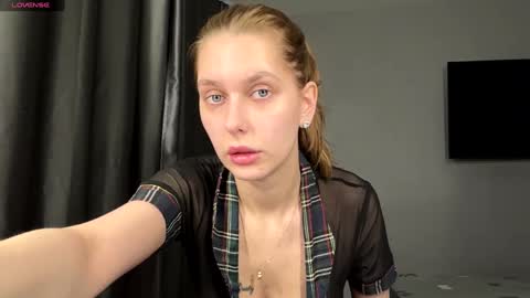 Hi My name is Sofia Welcome to my room Please thumbs up - its important online show from January 11, 2026, 6:40 am