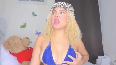 sofiacastillo01 online show from December 19, 2025, 3:08 pm