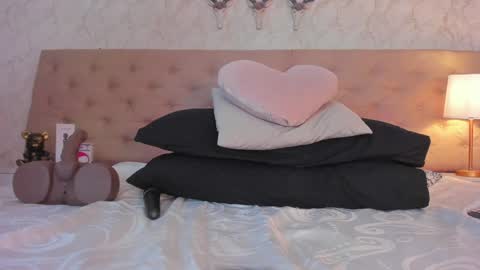 SofiaReyees online show from February 7, 2025, 4:56 pm