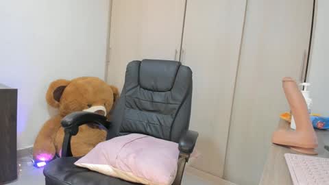 SOFIA independent model  online show from January 28, 2025, 4:18 am