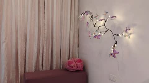 Sofi Bella online show from April 1, 2026, 7:00 pm