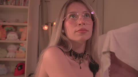 Sofi  online show from February 24, 2025, 8:36 pm