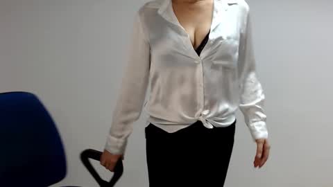 Sofie Velvet online show from February 6, 2025, 9:00 am