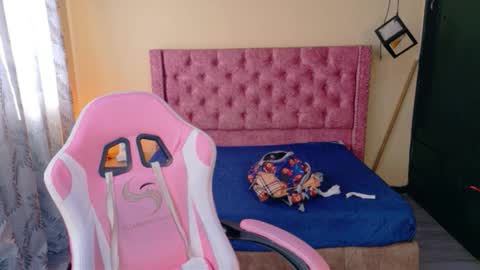 sofii_cute01 online show from January 19, 2026, 2:21 pm