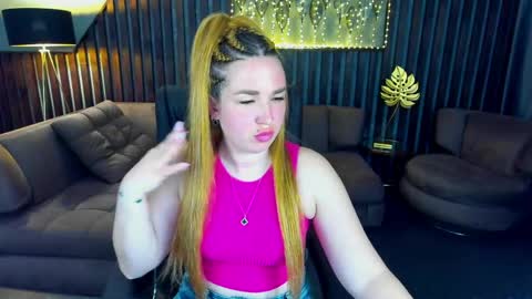 sofii_darling online show from April 6, 2026, 5:14 pm