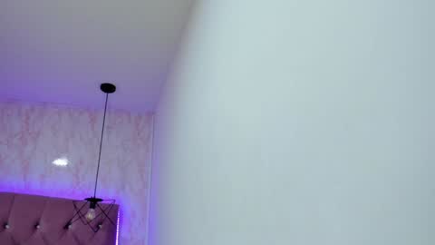 Snapshot of sofii_miller_ chatting on December 18, 2024, 1:26 am online show from December 18, 2024, 1:26 am