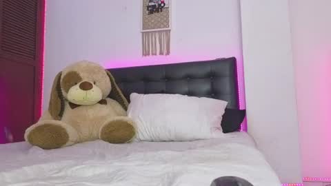 Snapshot of sofiievans_ chatting on June 18, 2026, 8:24 pm online show from June 18, 2026, 8:24 pm