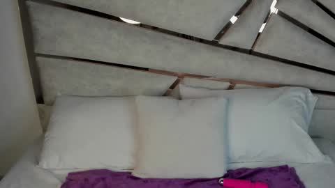 sofijohnsonx online show from January 7, 2026, 12:07 pm