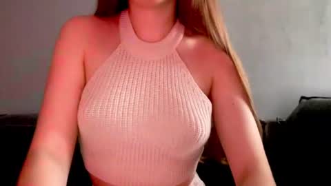 Snapshot of sofinovvak chatting on June 14, 2026, 1:02 pm Sofi online show from June 14, 2026, 1:02 pm