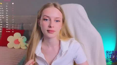 Snapshot of soft_babe chatting on May 13, 2026, 8:27 pm Milisa online show from May 13, 2026, 8:27 pm