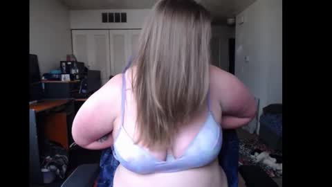 Snapshot of softerpeaches chatting on February 7, 2025, 7:27 pm Rose online show from February 7, 2025, 7:27 pm