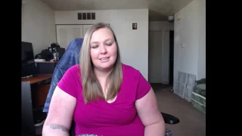 Snapshot of softerpeaches chatting on February 18, 2025, 8:36 pm Rose online show from February 18, 2025, 8:36 pm