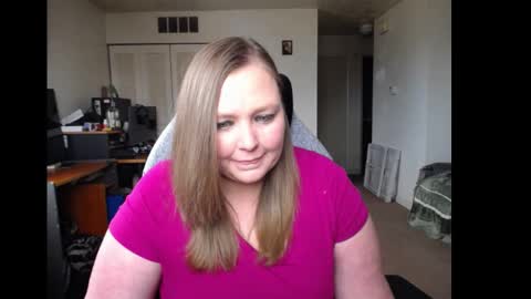 Snapshot of softerpeaches chatting on March 3, 2025, 9:05 pm Rose online show from March 3, 2025, 9:05 pm