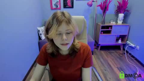 Snapshot of softflame chatting on November 23, 2025, 10:48 am softflame online show from November 23, 2025, 10:48 am