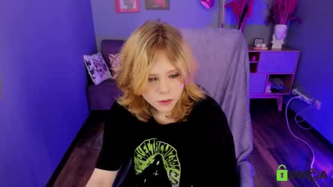 Snapshot of softflame chatting on November 24, 2025, 10:26 am softflame online show from November 24, 2025, 10:26 am