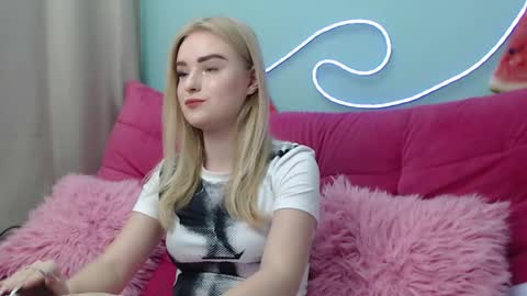 sofysoft online show from November 21, 2025, 6:01 am