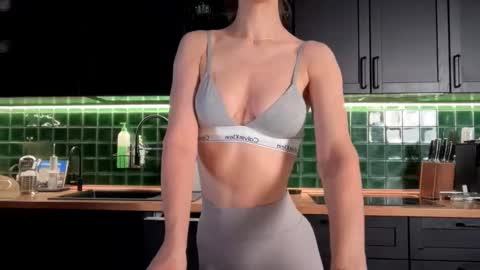 Bella online show from January 12, 2026, 4:07 am