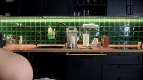 Bella online show from February 21, 2026, 4:35 am