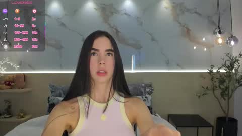 Sol Avelar online show from March 15, 2026, 11:33 pm