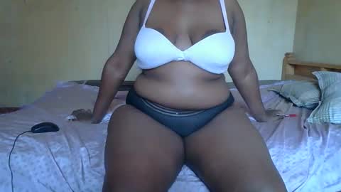 Snapshot of sollybunny chatting on February 3, 2026, 8:41 am Solly bunny online show from February 3, 2026, 8:41 am