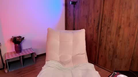 saraIG Solosara8 online show from March 1, 2026, 4:25 am