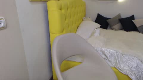 sondrariddle online show from February 6, 2025, 1:16 am