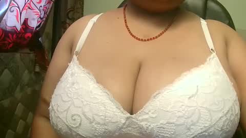 soni88888 online show from February 20, 2025, 11:42 am