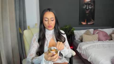 Sonia  Rey online show from September 25, 2025, 7:17 pm