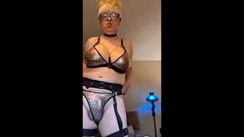 Snapshot of sonjastunning chatting on June 8, 2026, 2:17 pm Silicone Sonja. online show from June 8, 2026, 2:17 pm