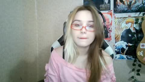 Snapshot of sonwosick chatting on April 3, 2026, 5:11 pm Mila online show from April 3, 2026, 5:11 pm