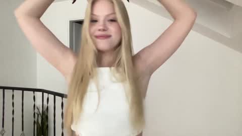 Snapshot of sonyaplush chatting on December 26, 2024, 9:37 pm Sonya Instagram Twitter sonyaplushgirl OnlyFans sonyaplush online show from December 26, 2024, 9:37 pm