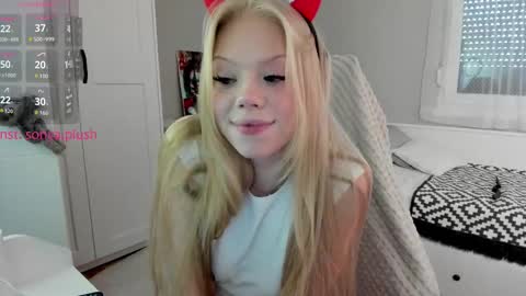 Snapshot of sonyaplush chatting on February 5, 2026, 12:43 pm Sonya Instagram Twitter sonyaplushgirl OnlyFans sonyaplush online show from February 5, 2026, 12:43 pm