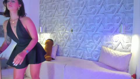 Snapshot of sophi_01 chatting on June 4, 2026, 8:59 pm sophie online show from June 4, 2026, 8:59 pm